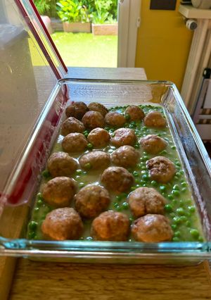 Una foto de Albóndigas en salsa de cebolla + Puré de patata