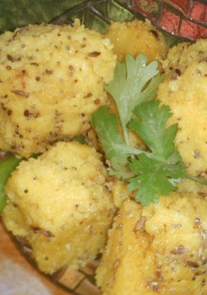 A picture of Chilli and spicy dhokla.