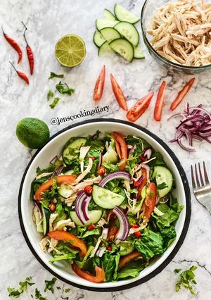 A picture of Yum Gai (Thai Chicken Salad).