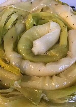 Une photo de Poireaux au bouillon de porc (sauce vinaigrette)