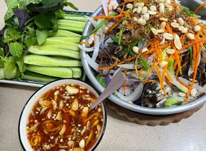 Hình của món Cá hấp cuốn bánh tráng (Cải thảo tím).