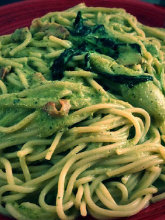 Una foto de Spaghetti en salsa de poblano, con espinaca