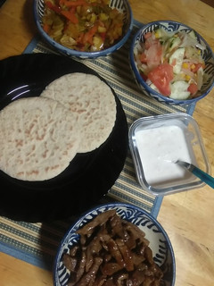 Una foto de Pitas de ternera y verduras