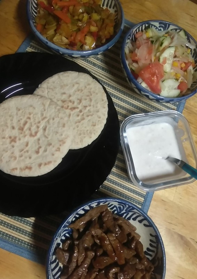 Una foto de Pitas de ternera y verduras