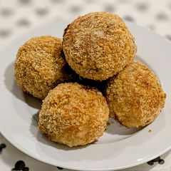 A picture of Italian meatballs (polpettone).
