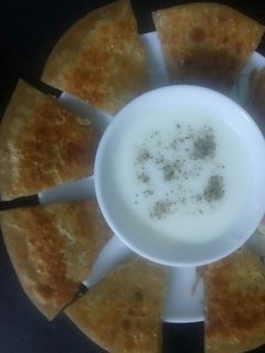 चीनी मावा का पराठा (Chini mawa ka paratha recipe in Hindi) रेसिपी मुख्य फोटो