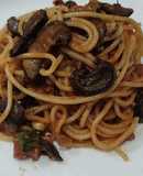 Espaguetis con champiñones y salchichón