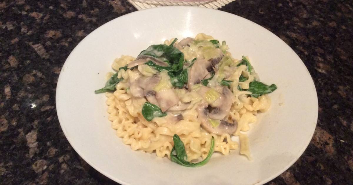 Creamy spinach and mushroom fettuccine Recipe by Nina Anlezarck Cookpad