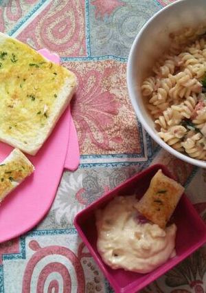 Foto resep Garlic bread dengan saus keju simple