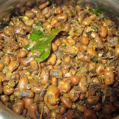 A picture of Plantain Flower-small red beans mezhukkupuratti.