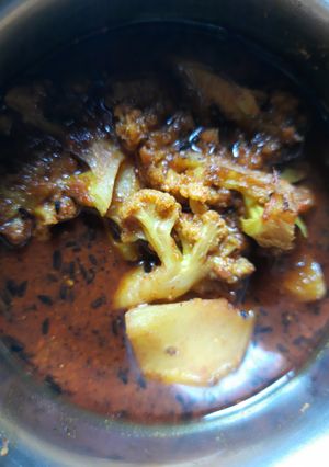 আলু ফুলকপির ডালনা (aloo fulkopir dalna recipe in Bengali) রেসিপির প্রধান ছবি