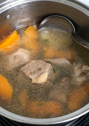 Hình của món Canh Sườn non Hầm đu đủ.