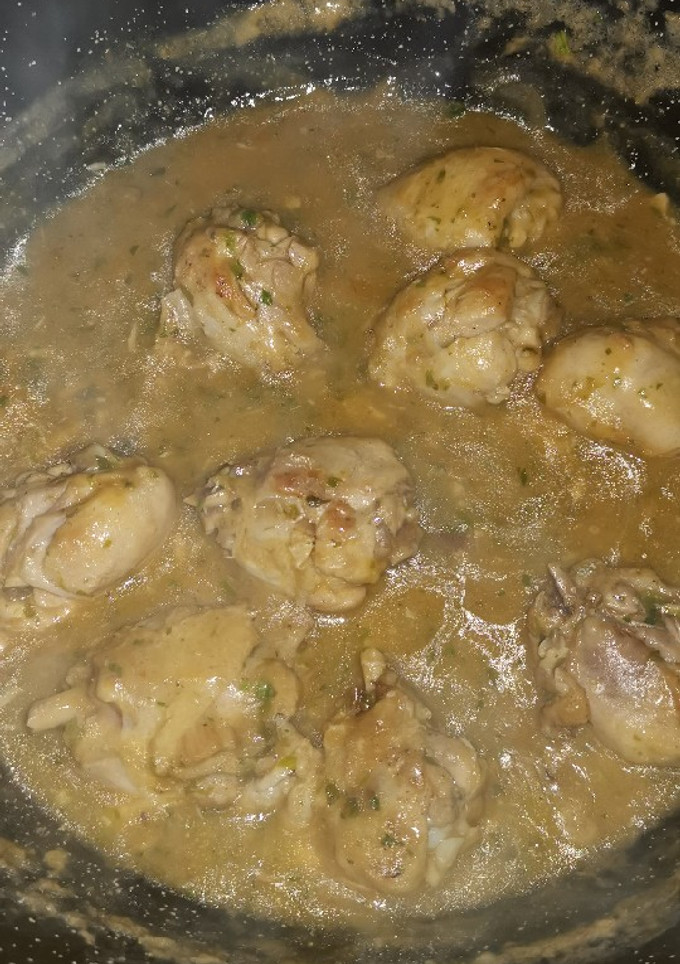Una foto de Pollo al ajillo estilo de mi abuela
