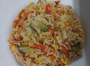 Una foto de Wok de arroz o salteado de verduras con arroz <3