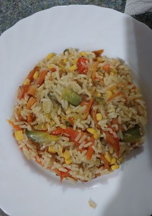 Una foto de Wok de arroz o salteado de verduras con arroz <3