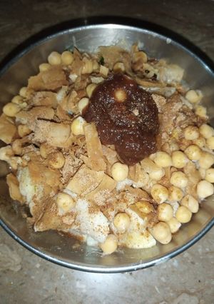A picture of Chana Papri Chaat.