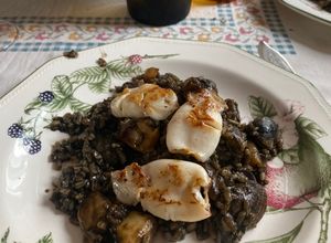Foto principal de Arroz negro con sepia y calamar