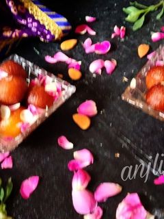 गुलाब जामुन(gulab jamun recipe in hindi) रेसिपी मुख्य फोटो
