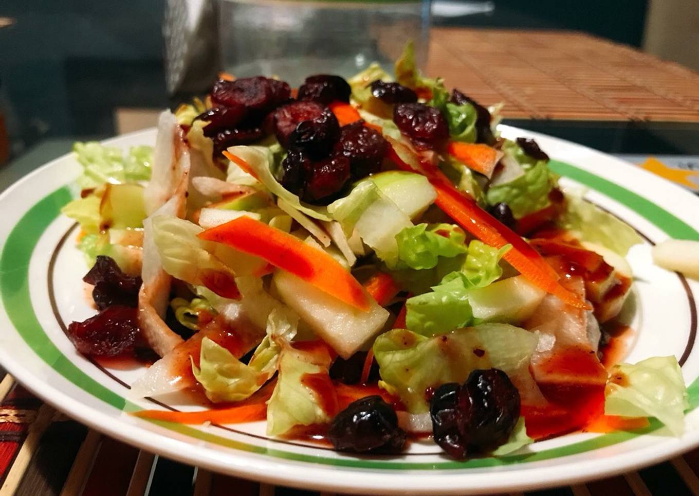 Ensalada de lechuga con arándanos tipo Licha