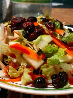 Una foto de Ensalada de lechuga con arándanos tipo Licha