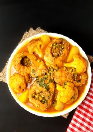 ফুলকপি, আলু ও মটরশুঁটি দিয়ে রুই মাছের ঝোল রেসিপির প্রধান ছবি