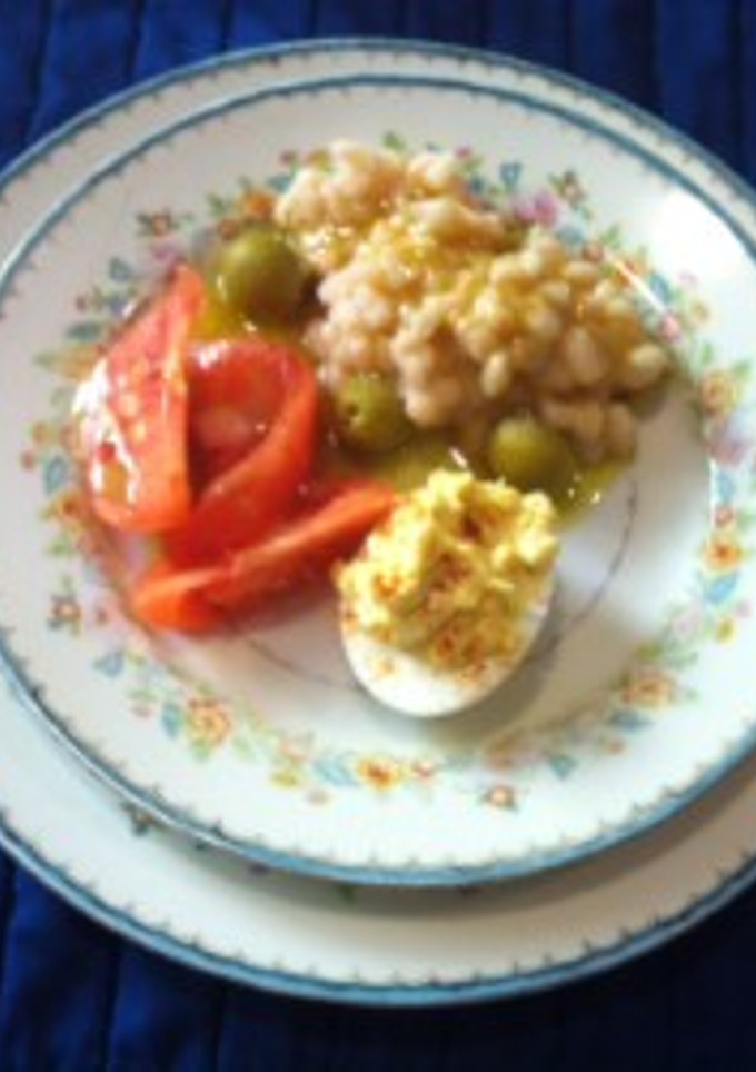 Una foto de Ensalada de alubias y jitomate
