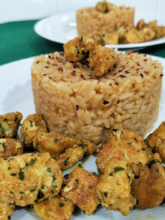 Una foto de Arroz con pollo especiado
