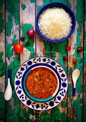 A picture of Turai-Mushroom Curry.