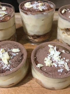 Una foto de Tiramisú de chocolate blanco