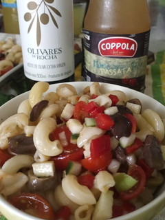 Una foto de Ensalada vegana de pasta 🌱