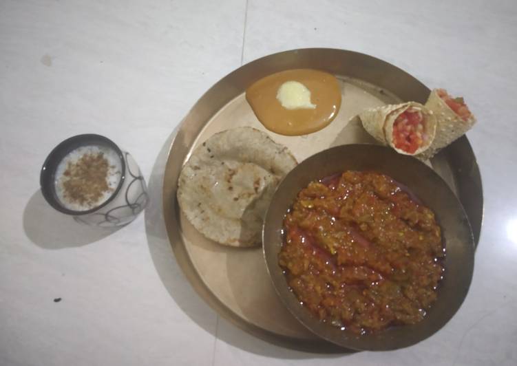 Step-by-Step Guide to Prepare Mashed Aubergine Curry with Pearl Millet bread