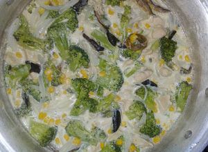 Una foto de Pollo en rajas con brócoli