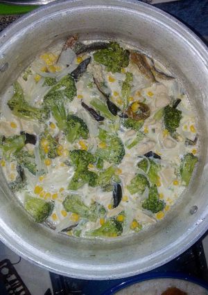 Una foto de Pollo en rajas con brócoli