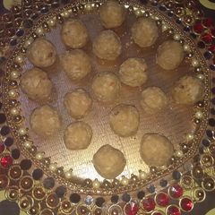 A picture of Gondh ke ladoo-.