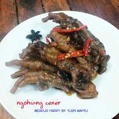 รูปของ Ngohiang ceker ayam