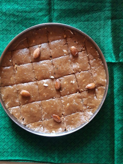 સુખડી(Sukhdi recipe in Gujarati) રેસીપી મુખ્ય ફોટો