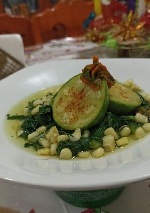 Una foto de Sopa de guías de milpa