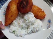 Una foto de mandioca de queso y oregano