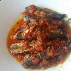 A picture of Ikan sarden KW dewi.