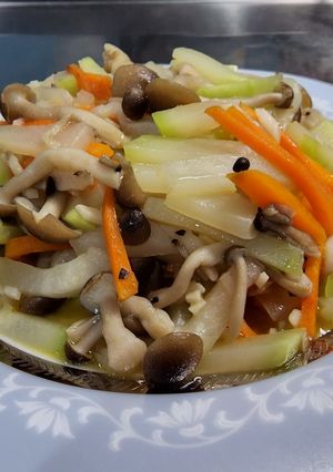 瓠瓜炒鴻喜菇 的食譜成品照片