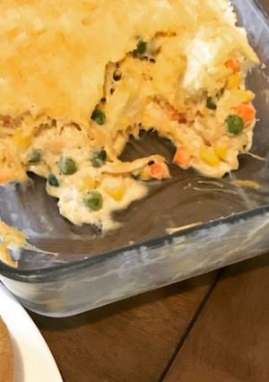 A picture of Chicken Ala King Pie.