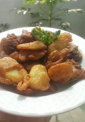 आलू प्याज के पकोड़े (Aloo pyaz ke pakode recipe in hindi) रेसिपी मुख्य फोटो