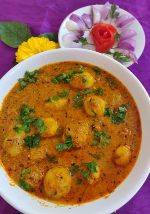 A picture of Dum aloo.