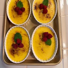 A picture of Vavo's Crème Brulé.
