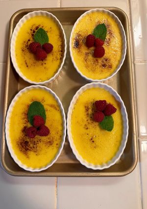 A picture of Vavo's Crème Brulé.