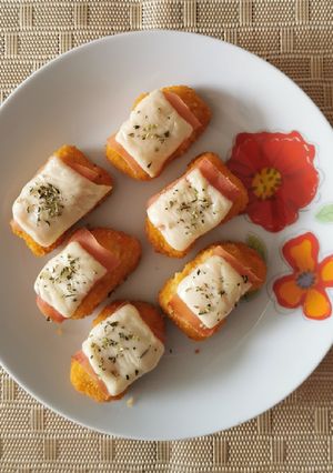 Una foto de Nuggets al horno con Jamón y Queso