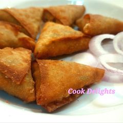 A picture of Surati chana dal samosa.