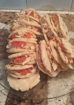 Una foto de Minis arepas de pollo
