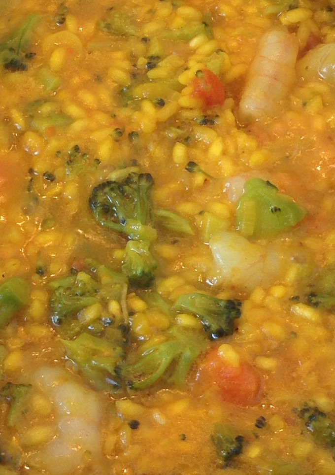 Una foto de Arroz a banda con brocoli