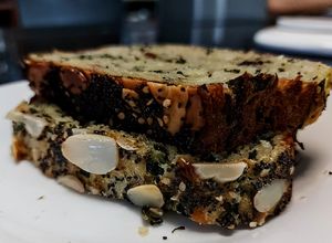 Una foto de PAN🍞Con Espinacas,🥬 Tocineta🥓y Arándanos🍒, Sin Amasar...!